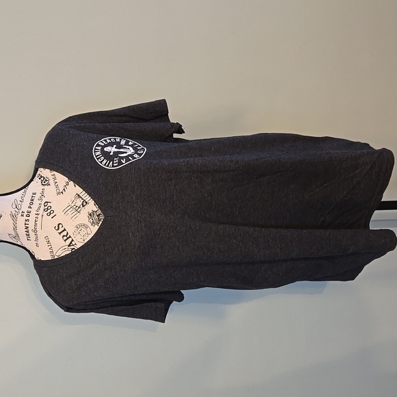 Virginia Beach V-neck - Picture 1 of 5